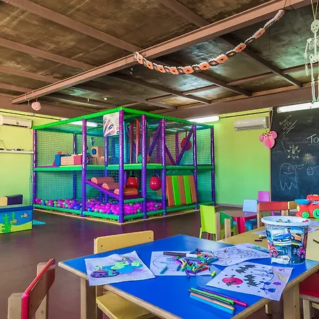 Oasis Papagayo Sport Коральео